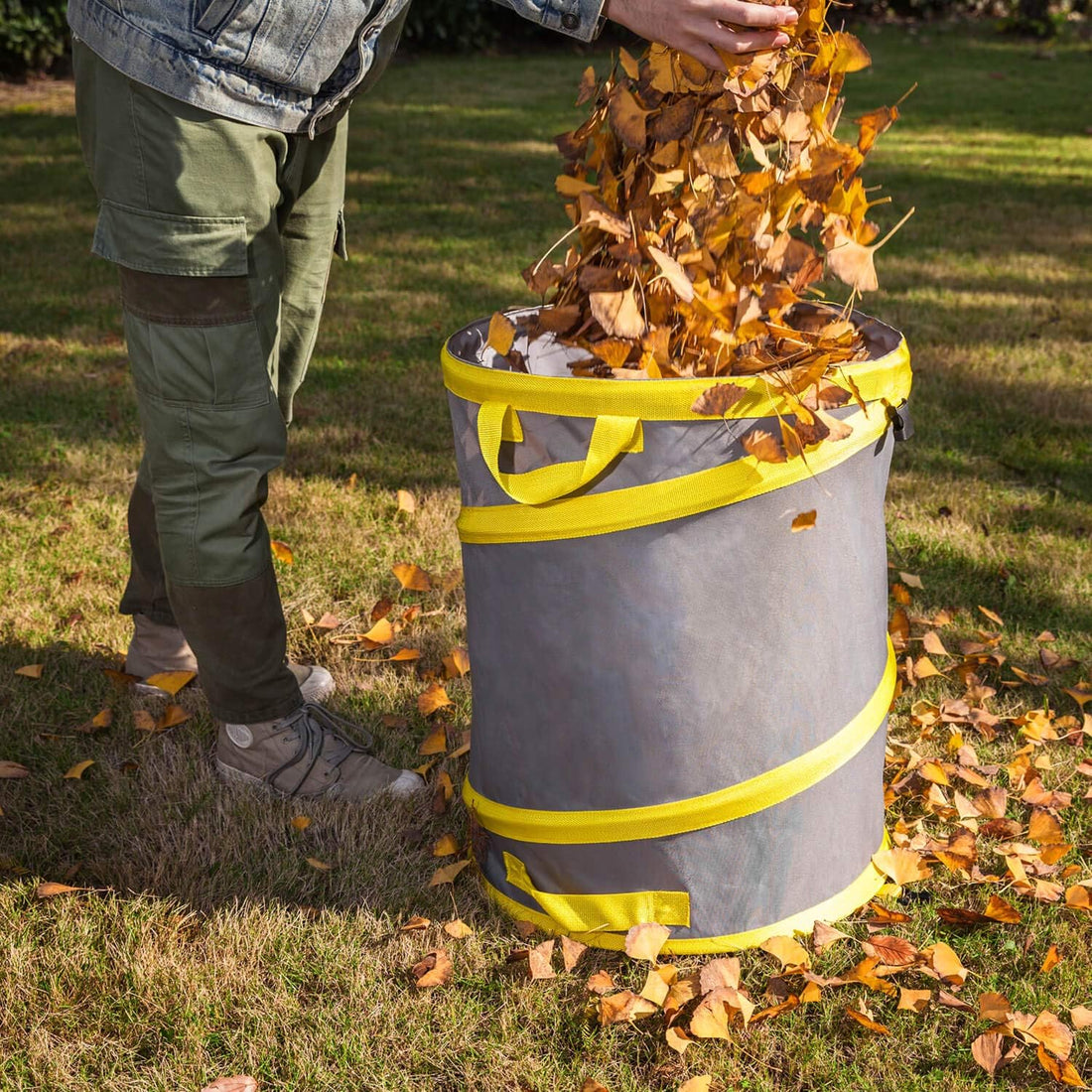 Jardineer 30-Gal Collapsible Garden Trash Can