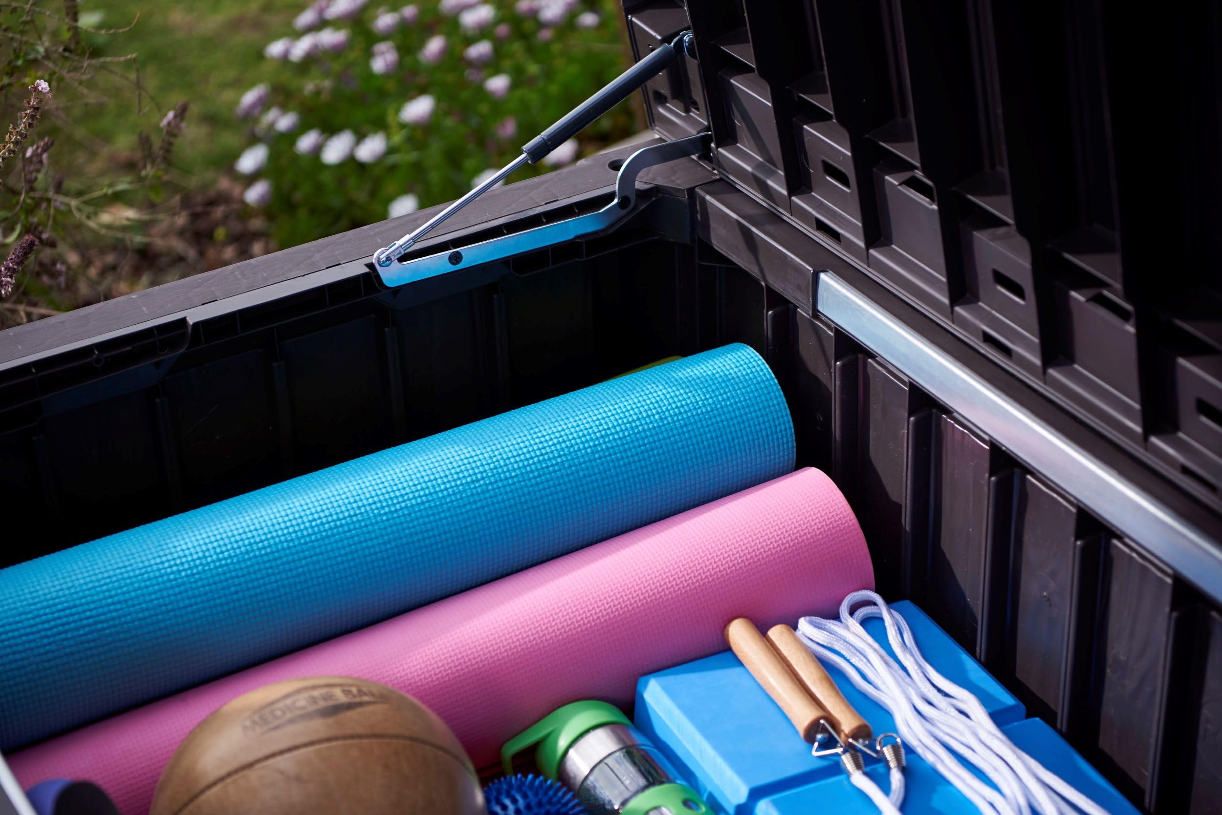 Keter Westwood 150-Gallon Deck Box